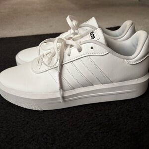 ADIDAS Women’s Court Platform Skate Shoe, White/White/Black — 7.5 — NEVER WORN!